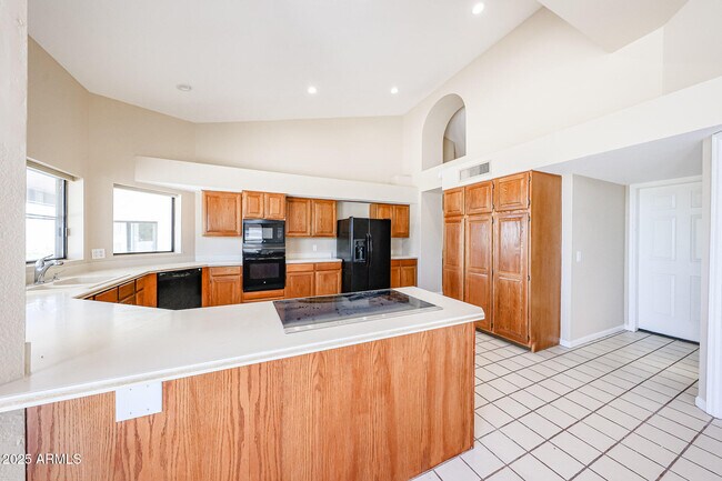 Building Photo - 15704 Cholla Dr