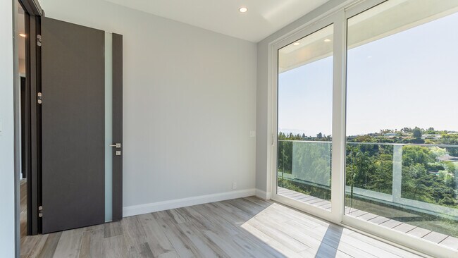 Building Photo - 3836 Westfall Dr