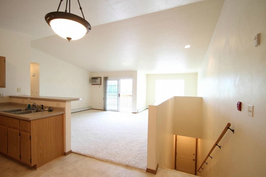 Gateway Estates 1614 Gateway Blvd Beloit WI 53511 Apartment Finder