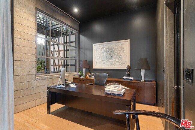 Building Photo - 710 Orlando Ave