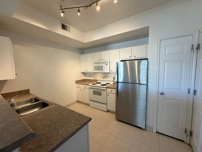 Building Photo - 12918 Ironstone Way
