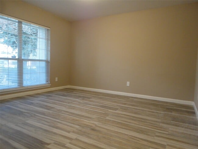 Building Photo - 18142 Flower Grove Ct