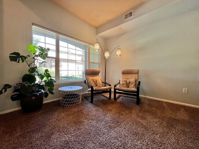Building Photo - Beautiful 2 Bed 2.5 Bath Condo Near Observ...
