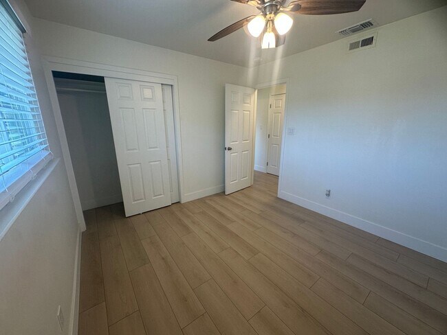 Building Photo - 9101 Rosewood Dr