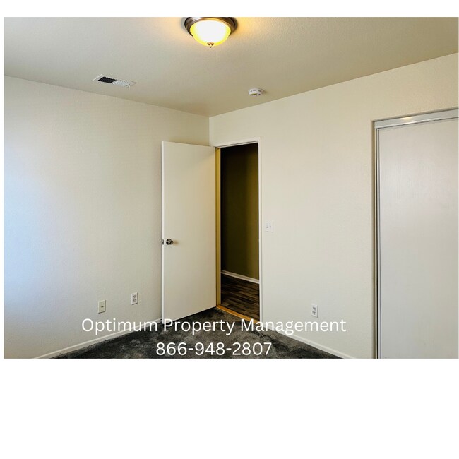 Building Photo - 13634 Winewood St