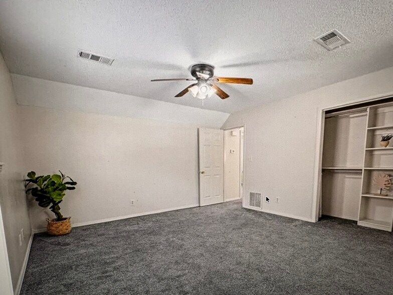 Building Photo - 3109 Glen Flora Way