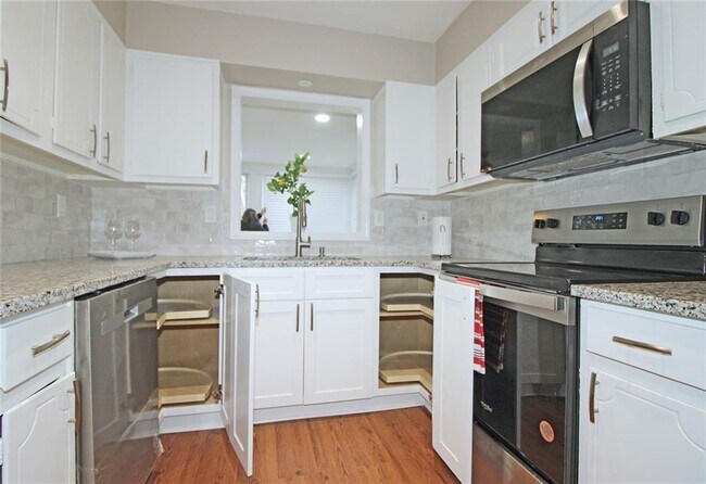 Building Photo - 38 La Rue Pl NW