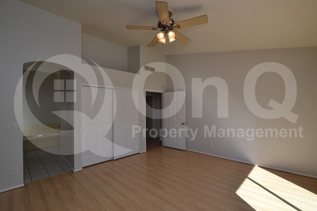Building Photo - 2409 W Marlboro Dr