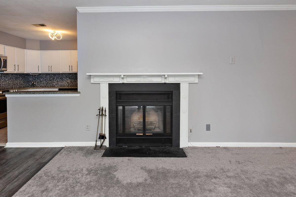 Building Photo - 10-B SUMAC CT