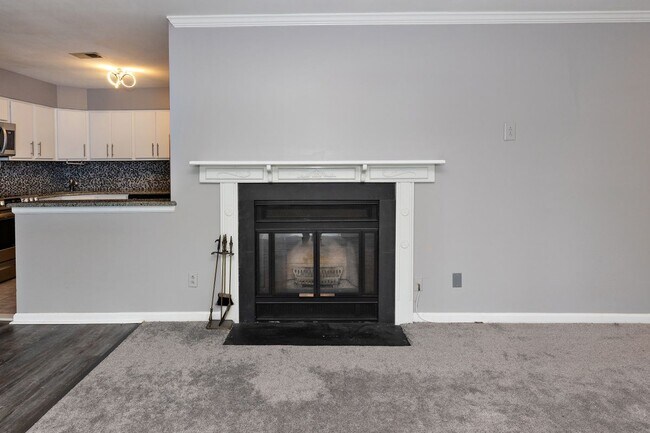 Building Photo - 10-B SUMAC CT