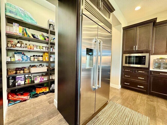 Building Photo - 10605 Sabella Dr