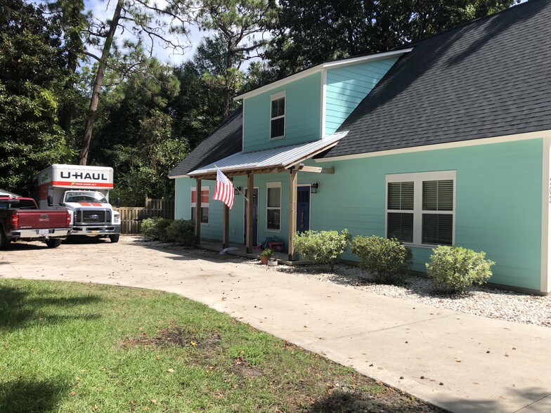 Newer house built in 2018 with separate upstairs and downstairs units - 202 Dixie Ave