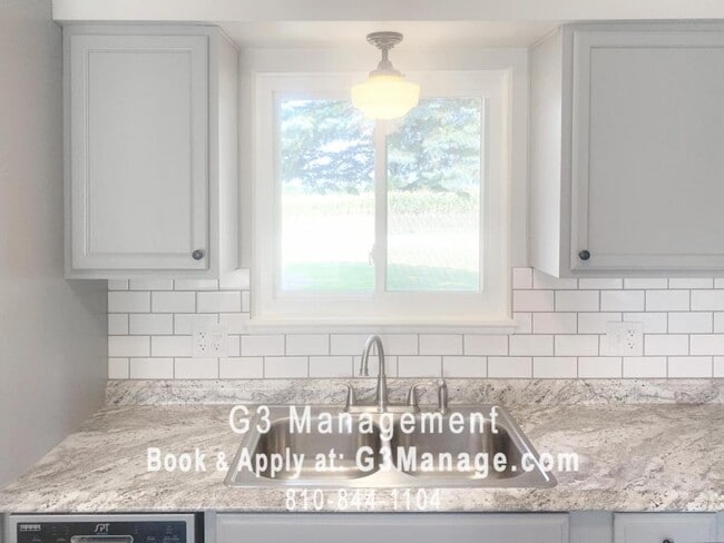 Building Photo - 570 E Marr Rd