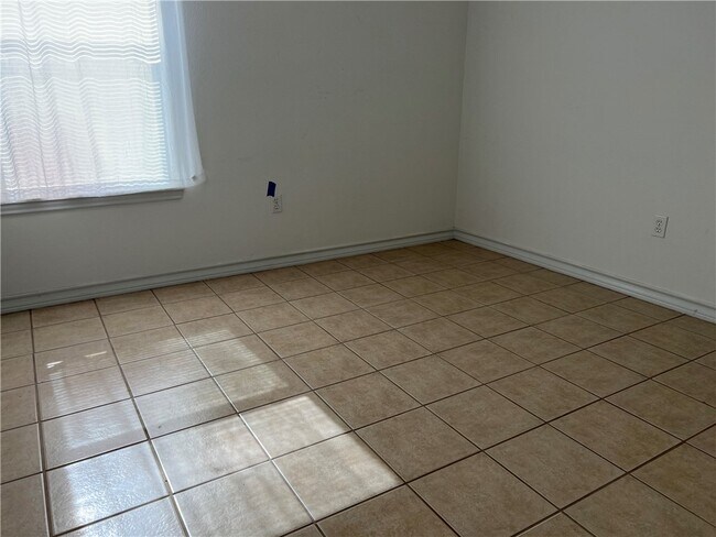 Building Photo - 15525 Palmira Ave