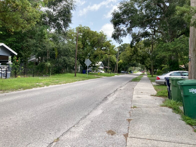 Building Photo - 2605 E 26th Ave