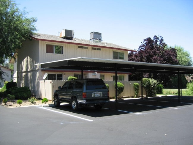 Building Photo - Oak Terrace Apartments