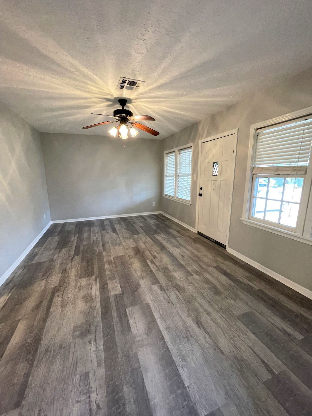 Building Photo - 1108 NW Maple Ave