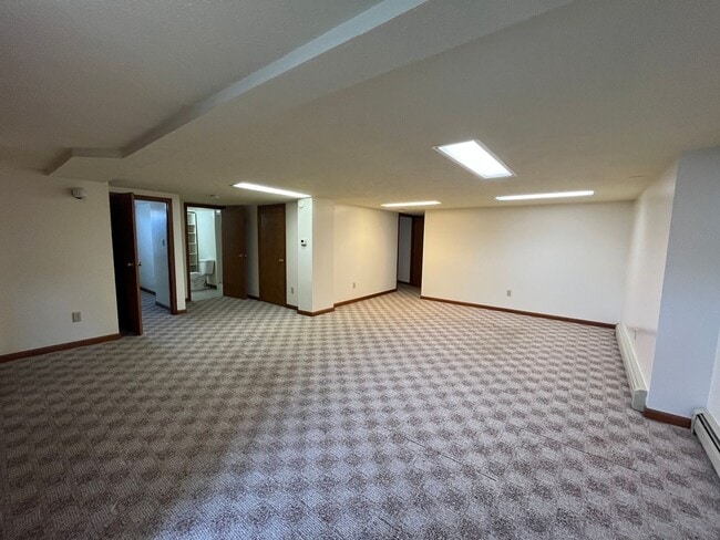 Building Photo - 5-Bedroom Farmhouse North of Middlebury in Middlebury School District