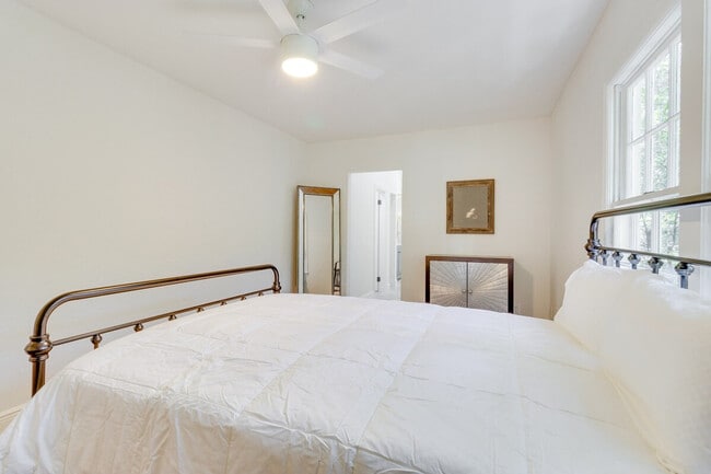 Building Photo - 15 S Lawsona Blvd