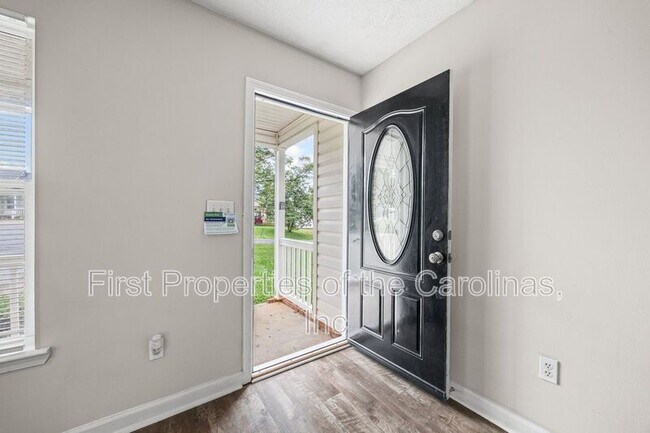 Building Photo - 429 Merry Go Dr