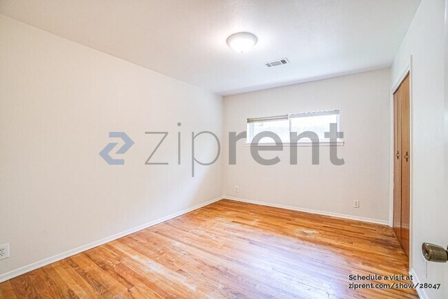 Building Photo - 1201 Ravenwood Dr