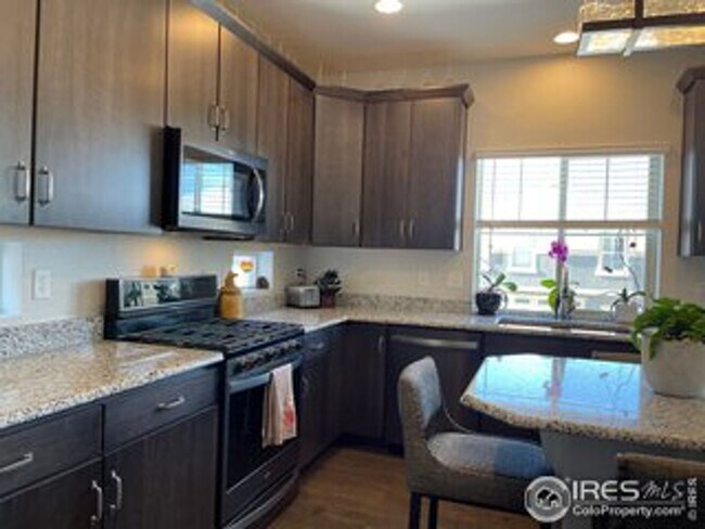 Building Photo - Premium Mtn Views 4 bed 4 bath home Erie!