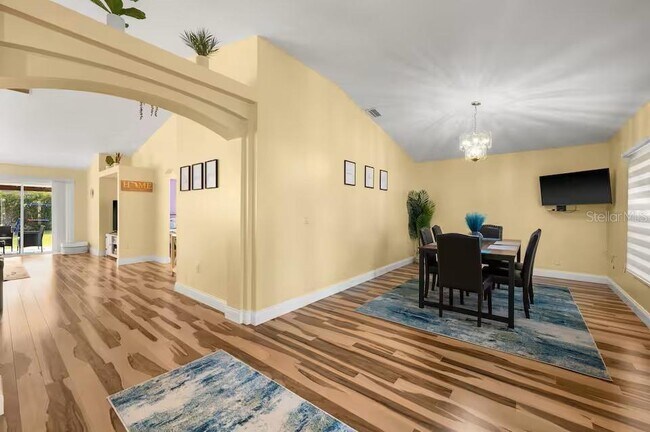 Building Photo - 3 Ryecroft Ln