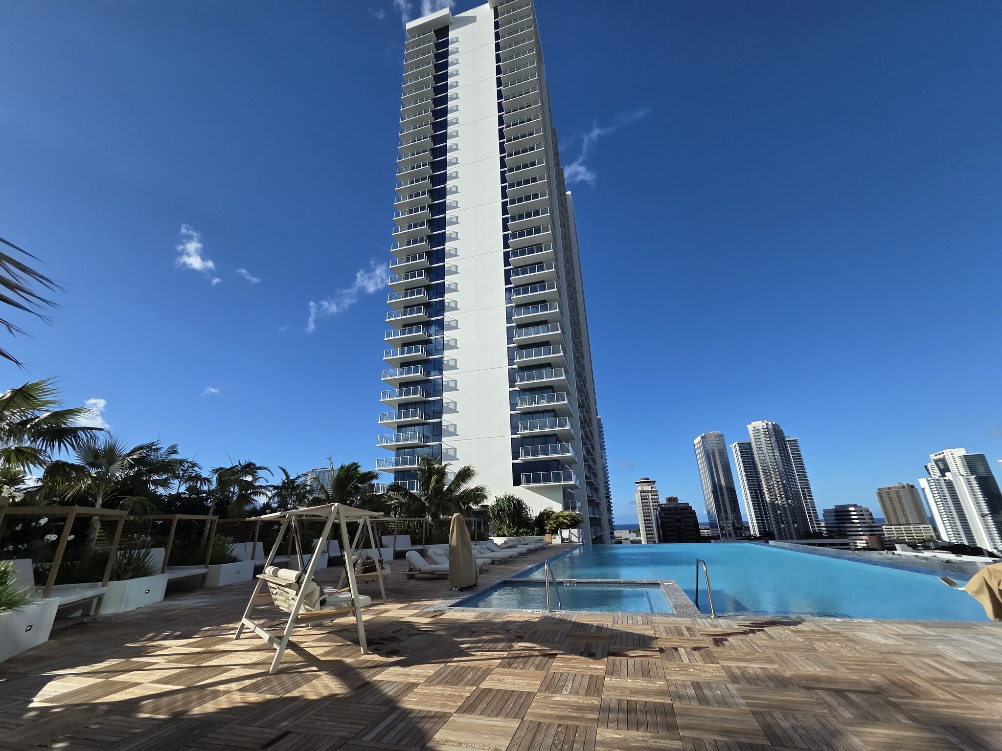 Infinity Pool 1 - 1515 Liona St