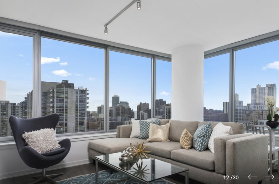 Building Photo - 1212 N La Salle Dr