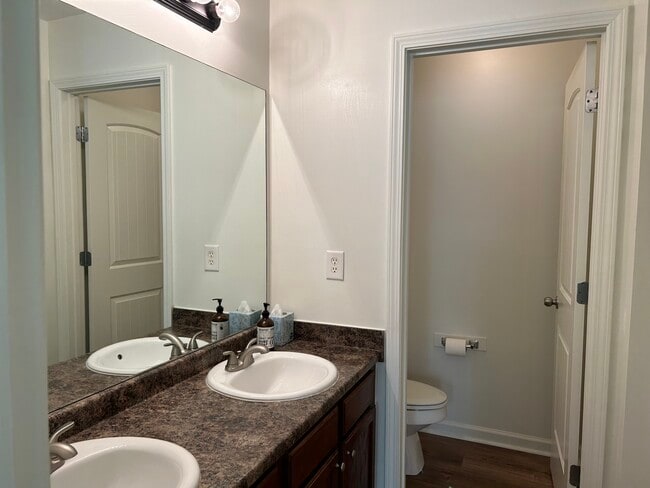 Building Photo - 263 Ridgehaven Trail