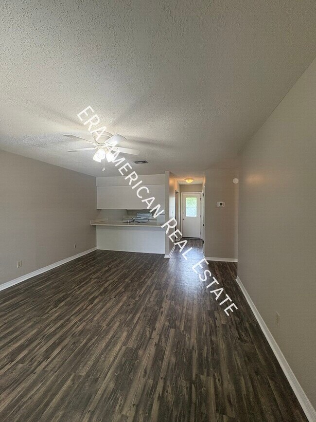 Building Photo - 520 Landview Dr