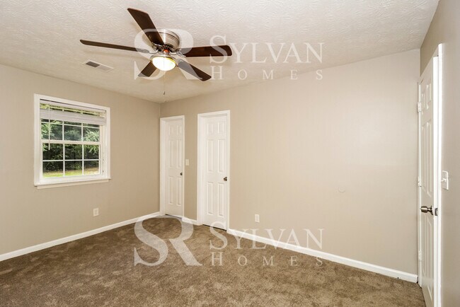 Building Photo - Where Charm Meets Comfort