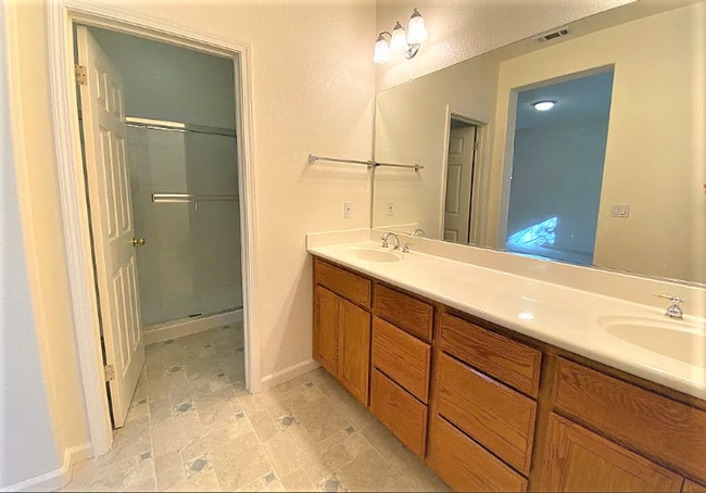 Building Photo - Dublin Townhouse with Solar!  3 Bed 2.5 Ba...