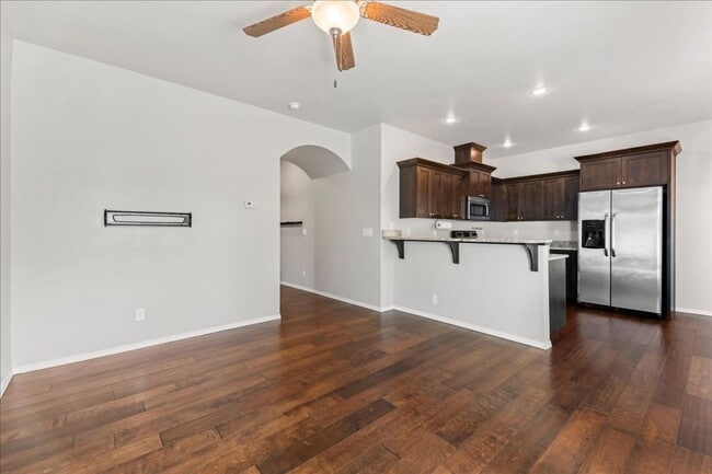 Building Photo - Centrally Located 3 Bedroom 2.5 Bathroom Home