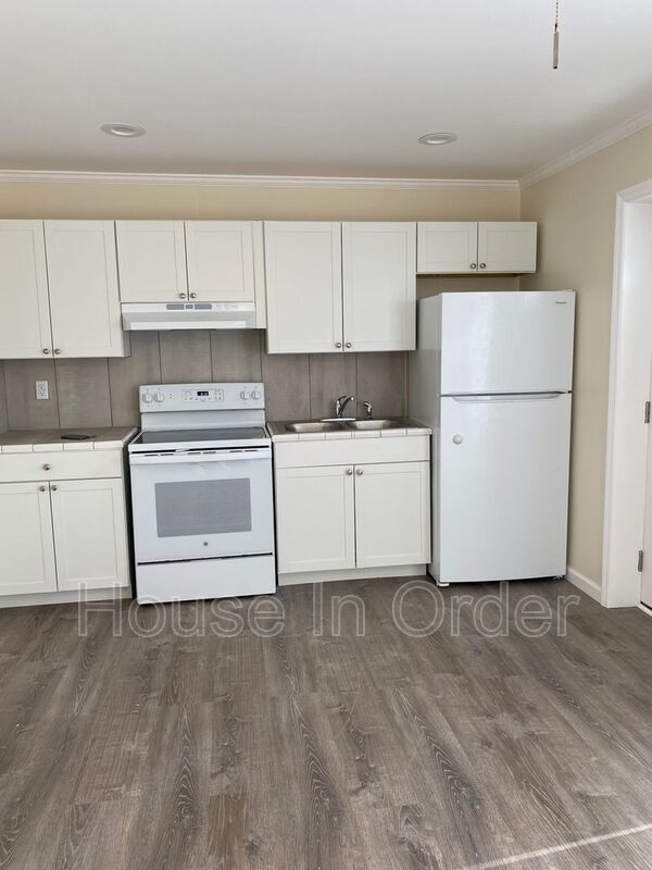 Building Photo - 790 N Grove St