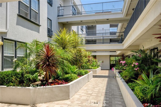 Building Photo - 465 E Magnolia Blvd