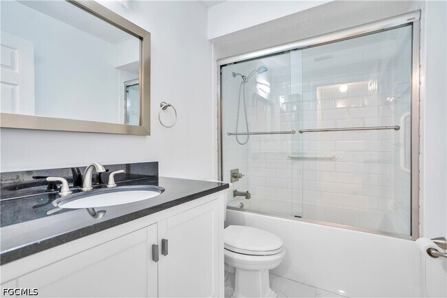 Building Photo - 203 SE 15th Pl