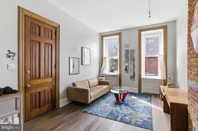 Building Photo - 869 N 29th St