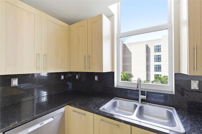 Building Photo - 511 SE 5 Ave