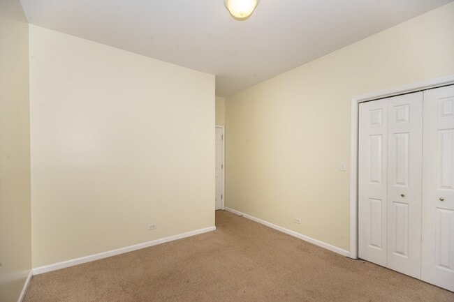 Building Photo - 4433 S Calumet Ave