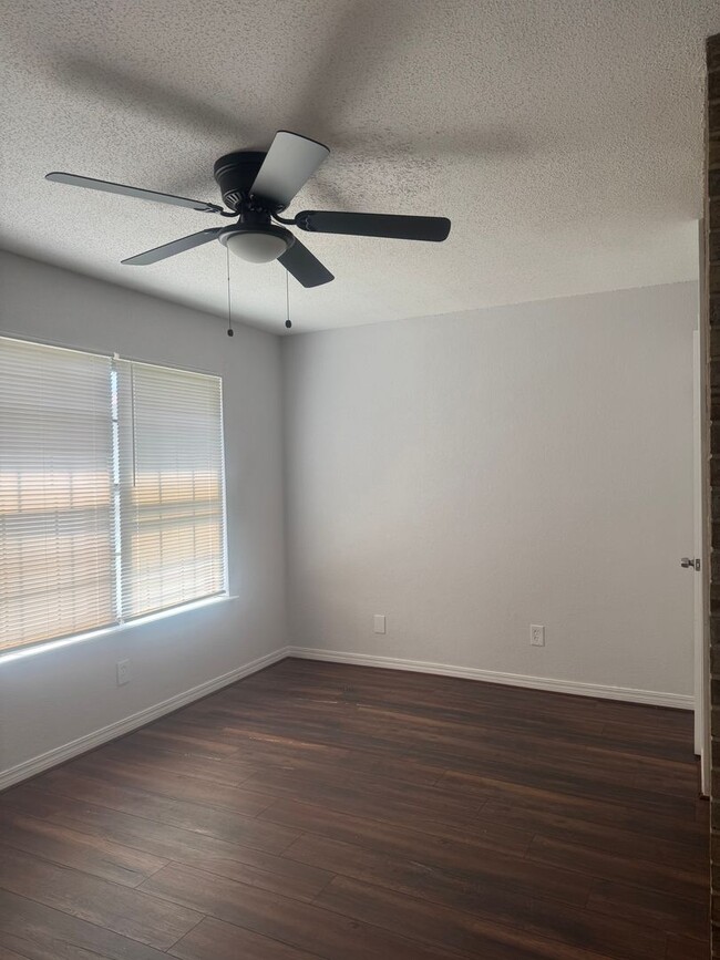 Building Photo - Puckett West 3/2/2  1/2 OFF FIRST MONTHS RENT