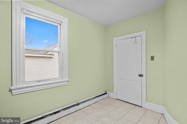 Building Photo - 505 Delaware Ave