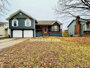 Building Photo - Lovely Lee's Summit Home w/ an Updated Kitchen, Finished Basement, Fenced Yard in a Quiet Neighbo...