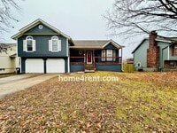 Building Photo - Lovely Lee's Summit Home w/ an Updated Kitchen, Finished Basement, Fenced Yard in a Quiet Neighbo...