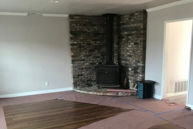 pot belly stove will keep you cozy at night - 1638 Greenwood Ave