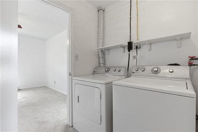 Building Photo - 940 Adam Dr