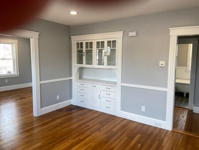 Building Photo - 16 Taft St