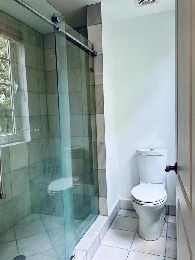 Building Photo - 215 Phoenetia Ave