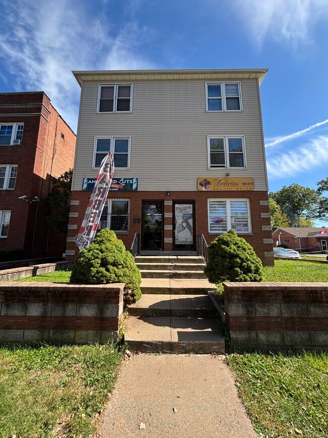 Building Photo - 552 Franklin Ave