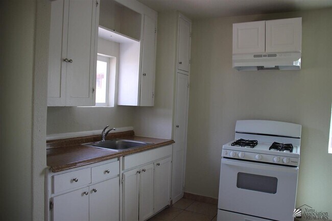 Building Photo - 610 S Orange Ave